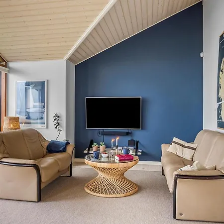 3 Bedroom Awesome In Brenderup Fyn בית נופש